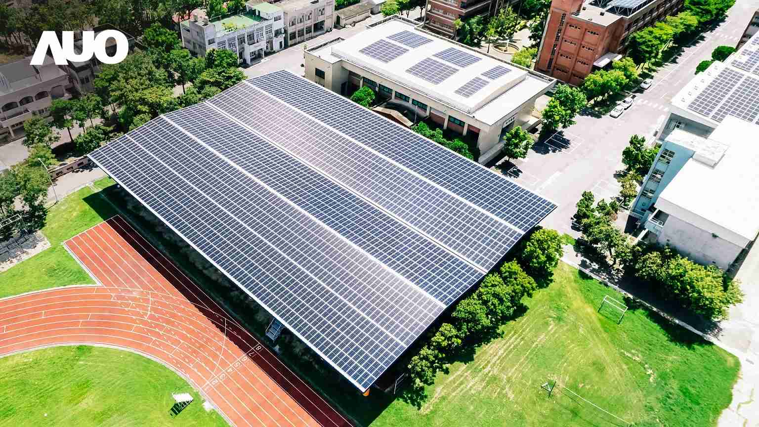 龙门国际SunSteel光电整合型浪板具备快速安装、、轻量化优势，，可提升15%发电效能，，，通过国际IEC与台湾VPC认证安全、、、防漏、、耐候标准