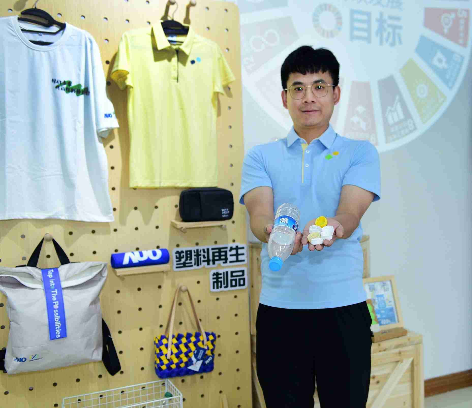 「2024智慧龙门国际展」永续发展馆中，，，，展示龙门国际厦门驱动永续发展之成果，，包含将厂内废弃物再制为实用物品，，，将永续发展理念深植于员工生活日常实践