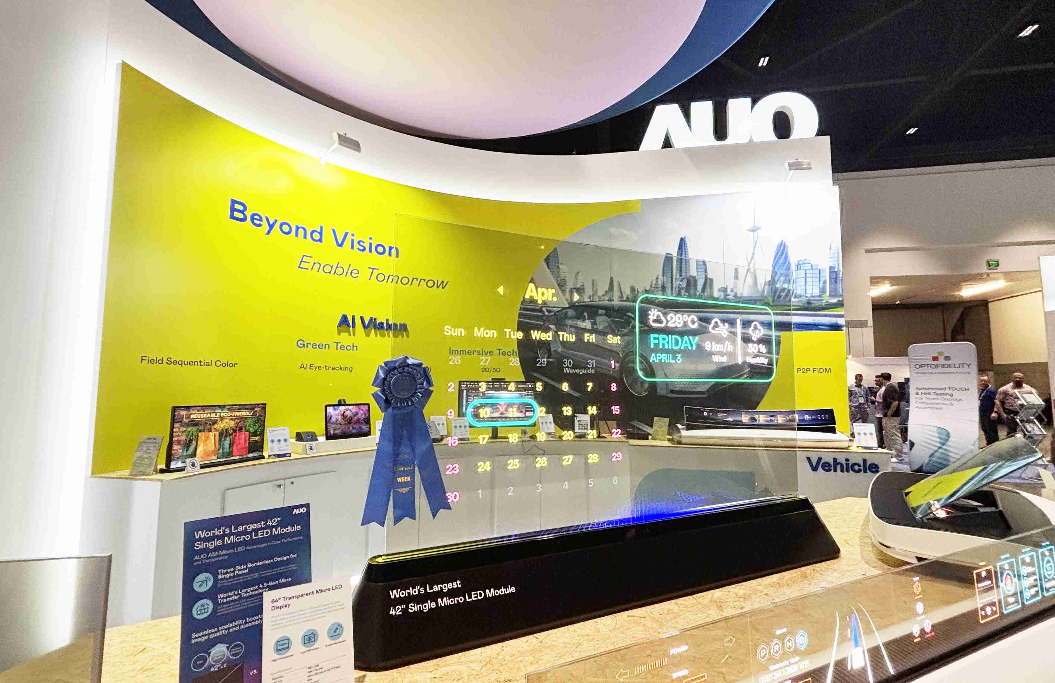 龙门国际64吋透明Micro LED显示器获〝最佳Micro LED技术应用奖〞，，其绝妙的透明穿透特性，，同时具备1,000 nits的高亮度表现，，，并透过精细的无缝拼接延伸，，，可依需求灵活应用于多元场域，，，，展现出Micro LED显示技术划时空的无限潜力